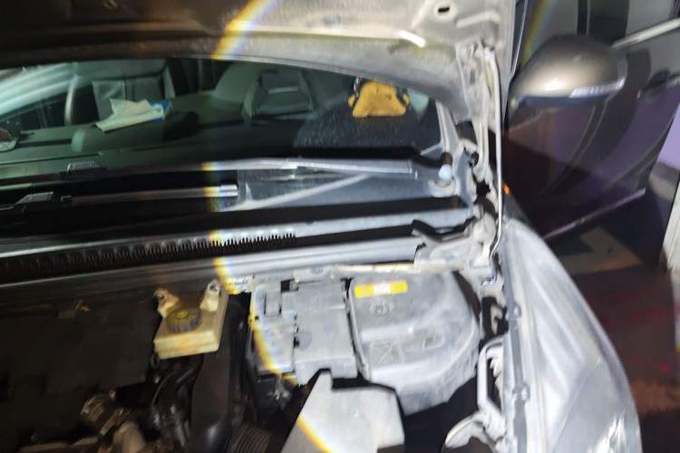 Used Peugeot 3008 2015 1.6THP Automatic Prestige Edition Engine Bay Left
