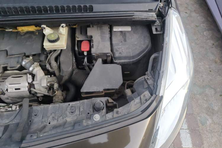 Used Peugeot 3008 2015 1.6THP Automatic Prestige Edition Engine Bay Left