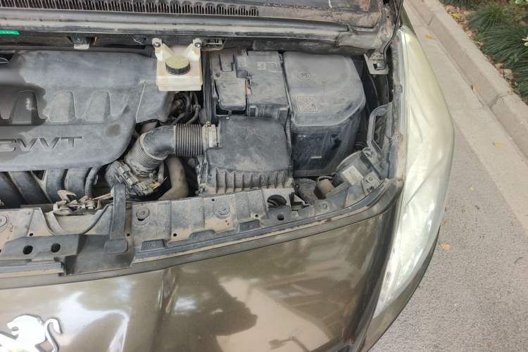 Used Peugeot 3008 2015 2.0L Automatic Classic Edition Engine Bay Left