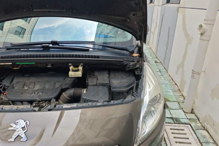 Used Peugeot 3008 2015 2.0L Automatic Trend Edition Engine Bay Left