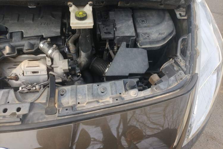 Used Peugeot 3008 2015 1.6THP Automatic Prestige Edition Engine Bay Left