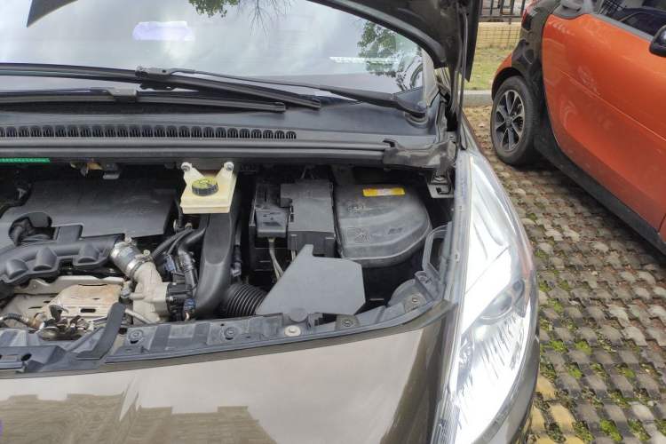 Used Peugeot 3008 2015 1.6THP Automatic Prestige Edition Engine Bay Left
