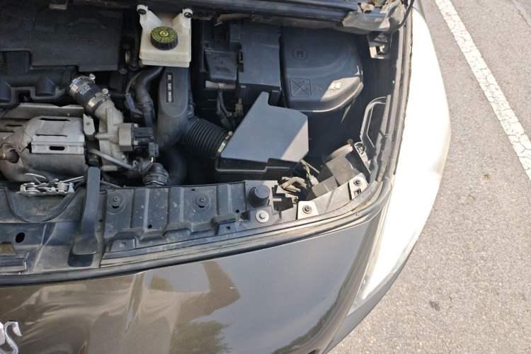 Used Peugeot 3008 2015 1.6THP Automatic Classic Edition Engine Bay Left