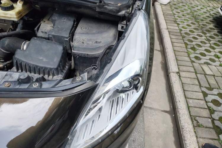 Used Peugeot 3008 2015 2.0L Manual Classic Edition Engine Bay Left