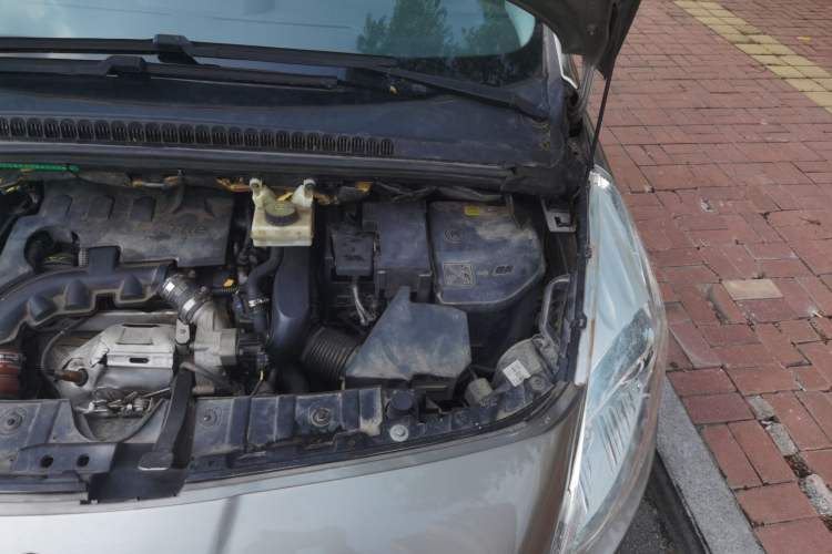 Used Peugeot 3008 2015 1.6THP Roland Garros Edition Engine Bay Left