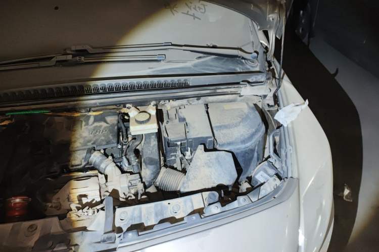 Used Peugeot 3008 2015 1.6THP Automatic Classic Edition Engine Bay Left