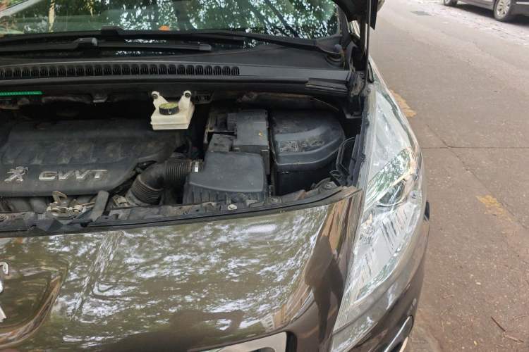 Used Peugeot 3008 2015 2.0L Manual Classic Edition Engine Bay Left