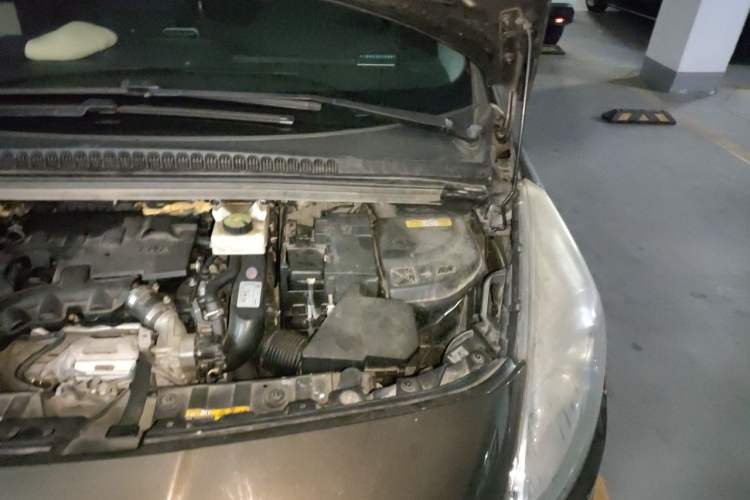 Used Peugeot 3008 2015 1.6THP Automatic Classic Edition Engine Bay Left