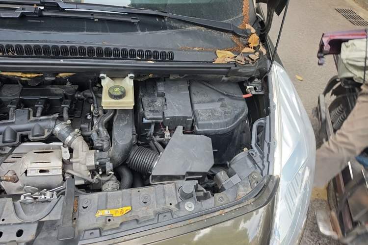 Used Peugeot 3008 2015 1.6THP Automatic Prestige Edition Engine Bay Left