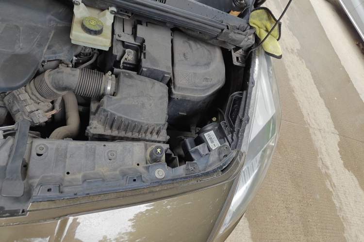 Used Peugeot 3008 2015 2.0L Automatic Trend Edition Engine Bay Left