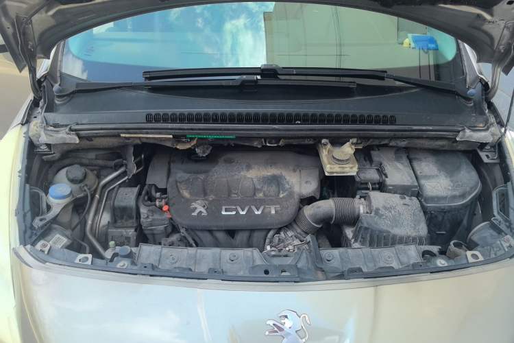 Used Peugeot 3008 2015 2.0L Automatic Trend Edition Engine Bay