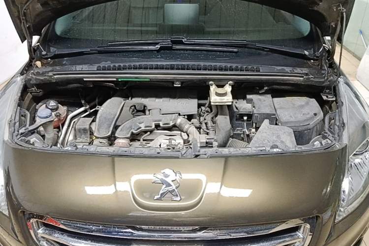 Used Peugeot 3008 2015 1.6THP Automatic Trend Edition Engine Bay