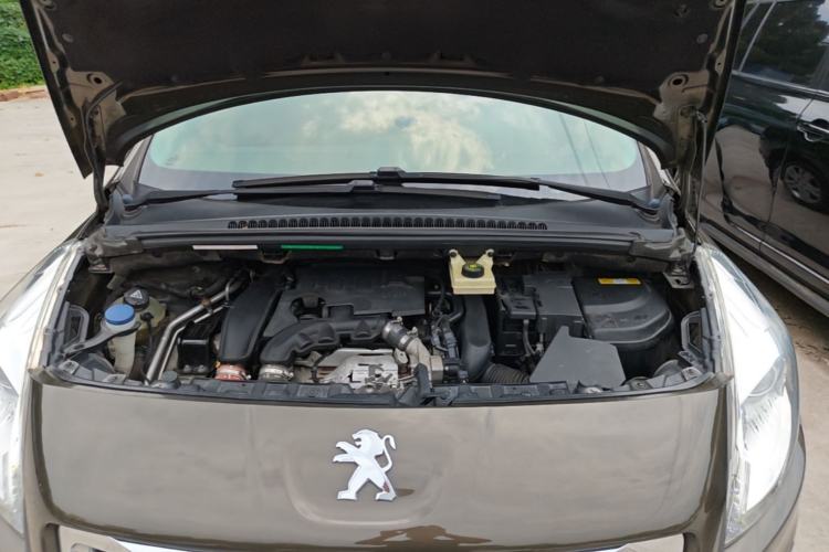 Used Peugeot 3008 2015 1.6THP Automatic Trend Edition Engine Bay