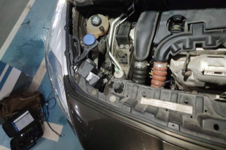 Used Peugeot 3008 2015 1.6THP Automatic Prestige Edition Engine Bay Right