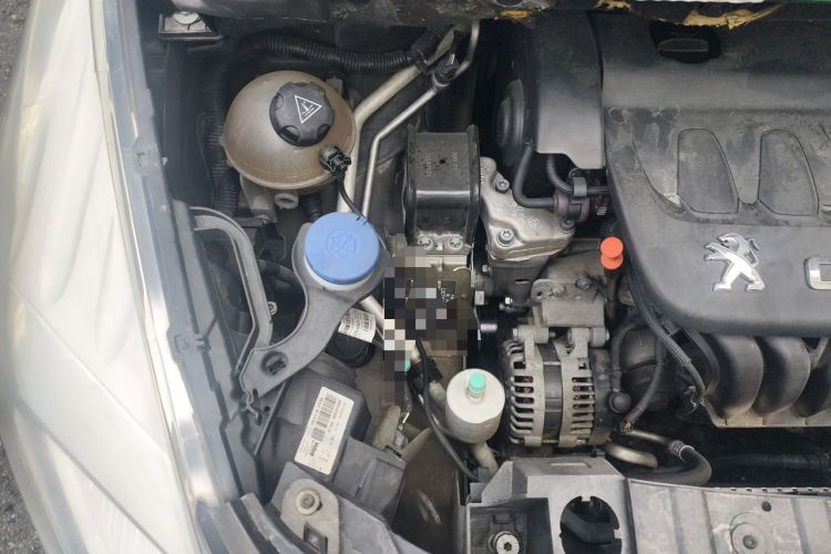 Used Peugeot 3008 2015 2.0L Automatic Trend Edition Engine Bay Right