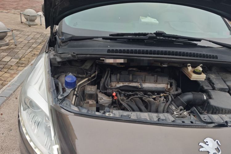 Used Peugeot 3008 2015 2.0L Automatic Classic Edition Engine Bay Right