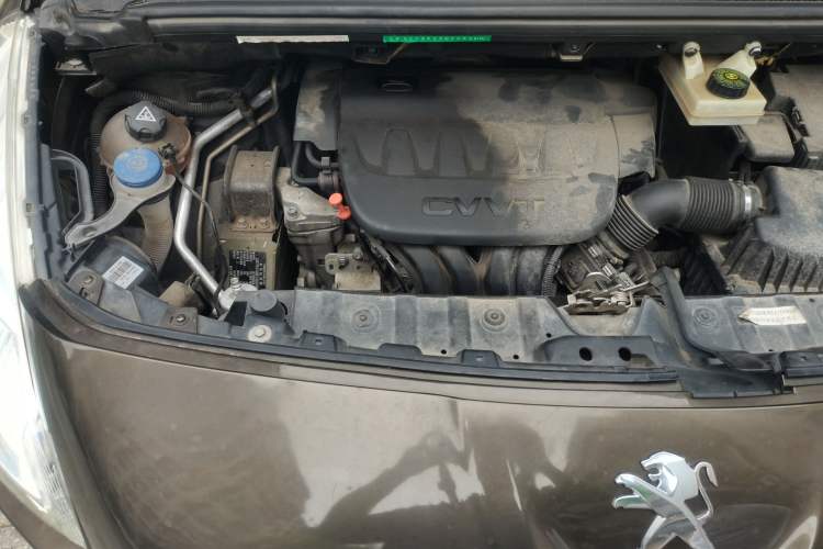 Used Peugeot 3008 2015 2.0L Manual Classic Edition Engine Bay Right