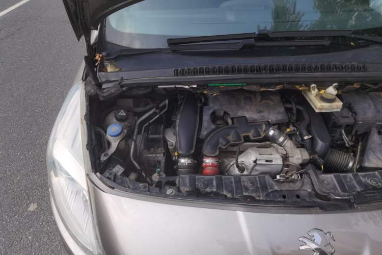 Used Peugeot 3008 2015 1.6THP Roland Garros Edition Engine Bay Right