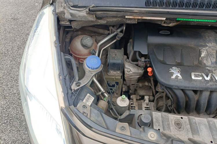 Used Peugeot 3008 2015 2.0L Manual Classic Edition Engine Bay Right