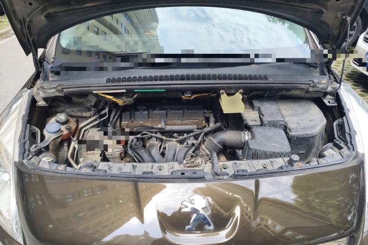 Used Peugeot 3008 2015 2.0L Manual Classic Edition Engine Bay