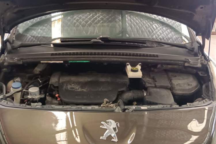 Used Peugeot 3008 2015 2.0L Automatic Trend Edition Engine Bay