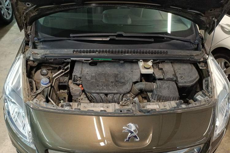 Used Peugeot 3008 2015 2.0L Automatic Trend Edition Engine Bay
