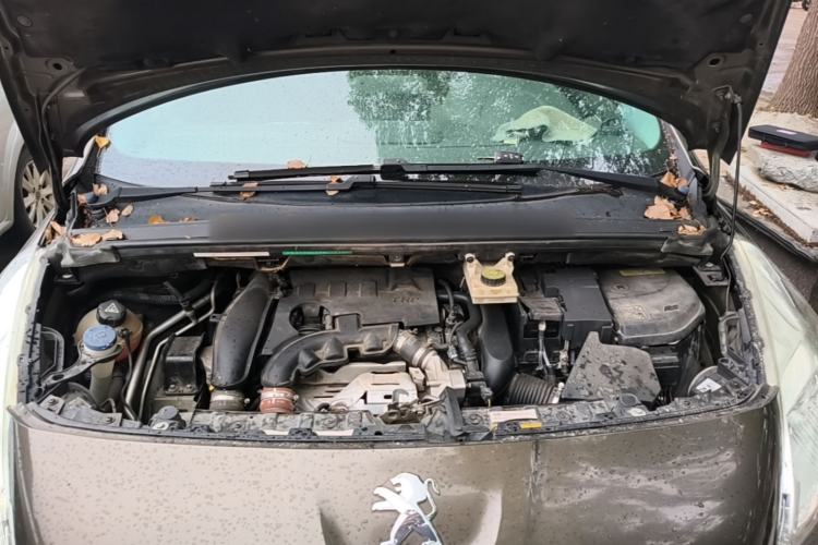 Used Peugeot 3008 2015 1.6THP Automatic Classic Edition Engine Bay