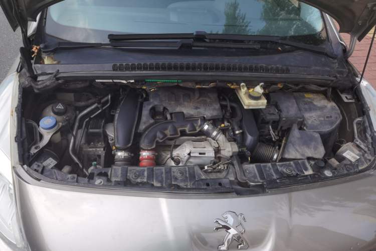 Used Peugeot 3008 2015 1.6THP Roland Garros Edition Engine Bay