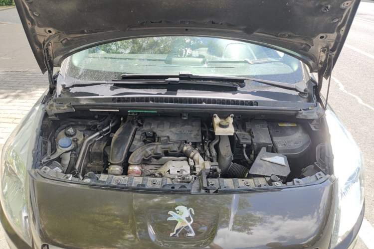 Used Peugeot 3008 2015 1.6THP Automatic Trend Edition Engine Bay