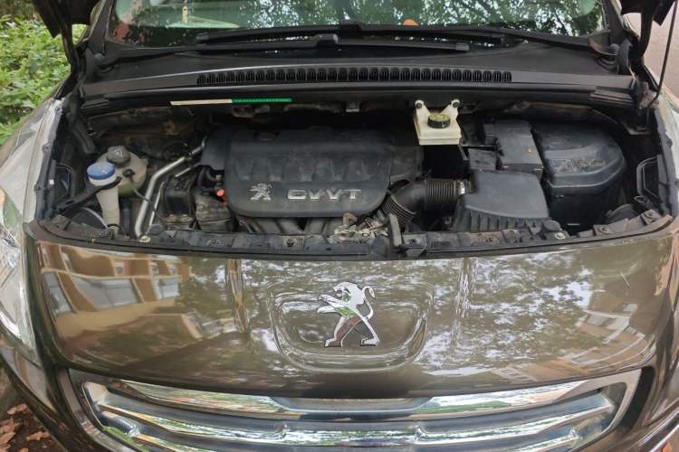 Used Peugeot 3008 2015 2.0L Manual Classic Edition Engine Bay