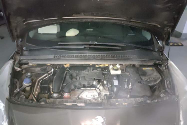 Used Peugeot 3008 2015 1.6THP Automatic Classic Edition Engine Bay