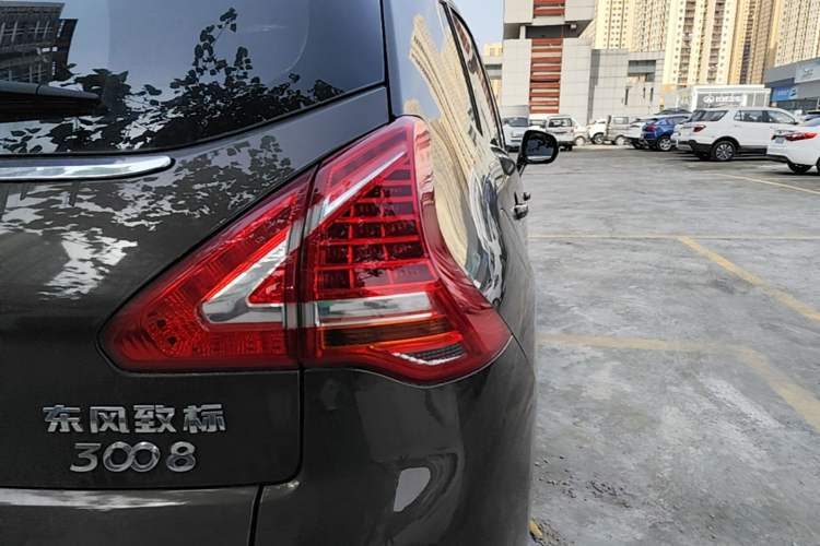 Used Peugeot 3008 2015 2.0L Automatic Trend Edition Exterior 3