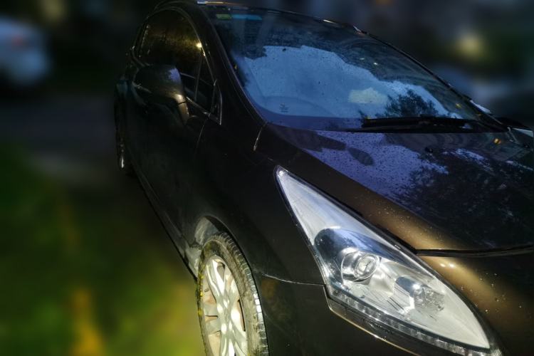 Used Peugeot 3008 2015 2.0L Automatic Trend Edition Front Right 45 Deg