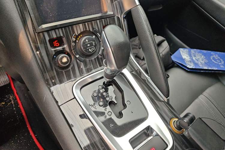 Used Peugeot 3008 2015 2.0L Automatic Trend Edition Gear Lever