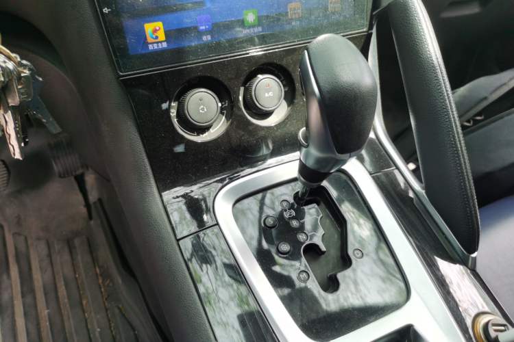 Used Peugeot 3008 2015 1.6THP Automatic Classic Edition Gear Lever