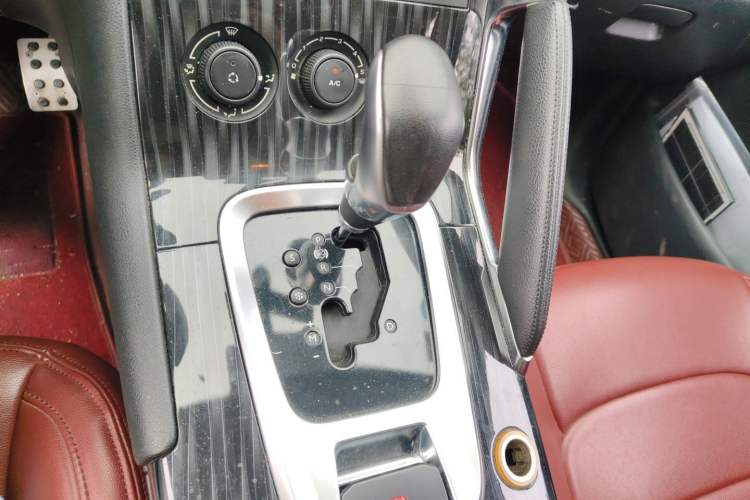 Used Peugeot 3008 2015 1.6THP Automatic Classic Edition Gear Lever