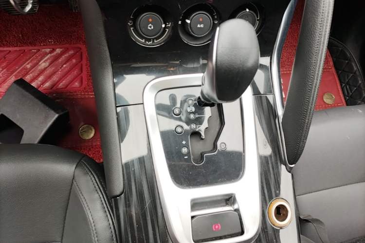 Used Peugeot 3008 2015 1.6THP Automatic Classic Edition Gear Lever