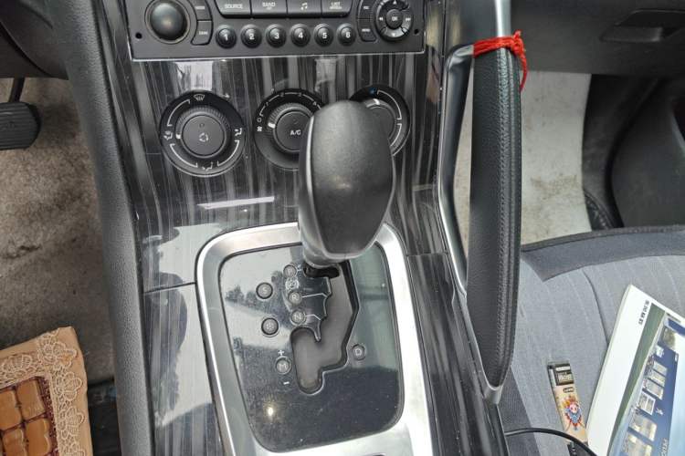 Used Peugeot 3008 2015 1.6THP Automatic Classic Edition Gear Lever