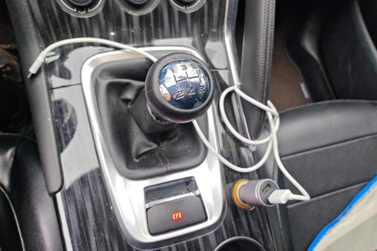 Used Peugeot 3008 2015 2.0L Manual Classic Edition Gear Lever