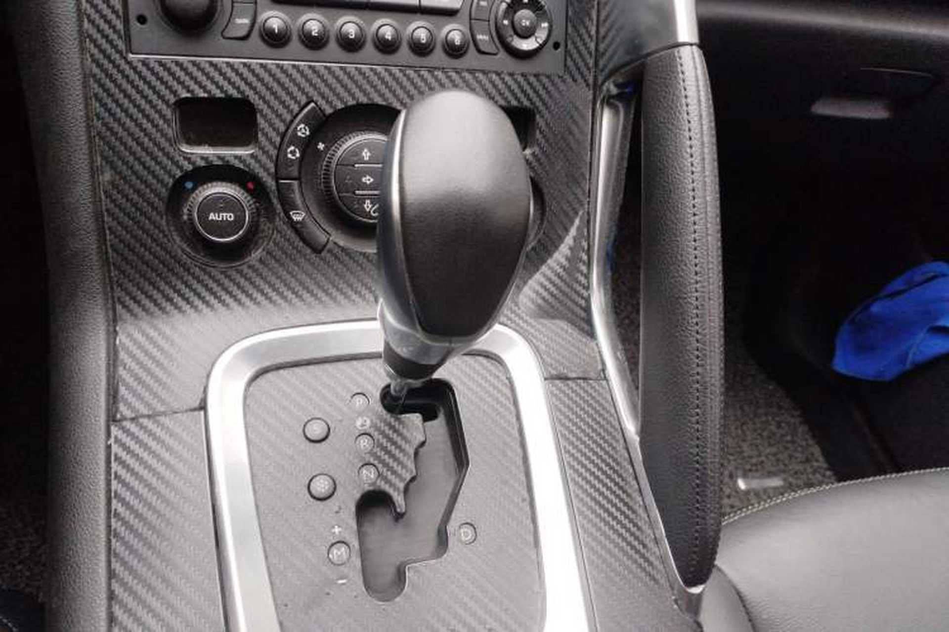Used Peugeot 3008 2015 2.0L Automatic Trend Edition Gear Lever