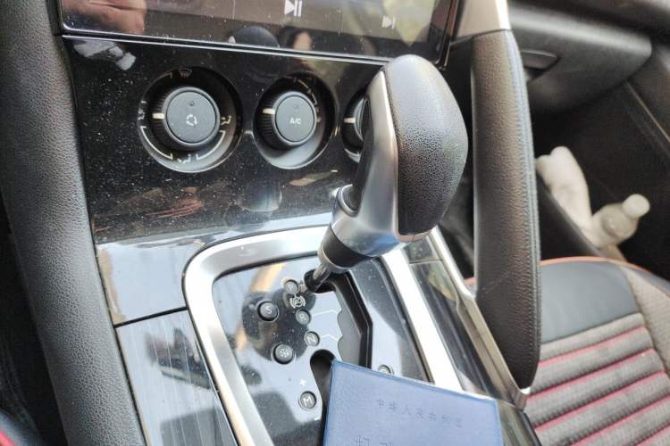 Used Peugeot 3008 2015 2.0L Automatic Classic Edition Gear Lever