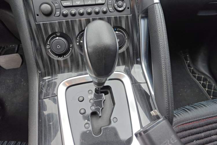 Used Peugeot 3008 2015 2.0L Automatic Classic Edition Gear Lever