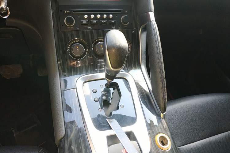 Used Peugeot 3008 2015 2.0L Automatic Classic Edition Gear Lever