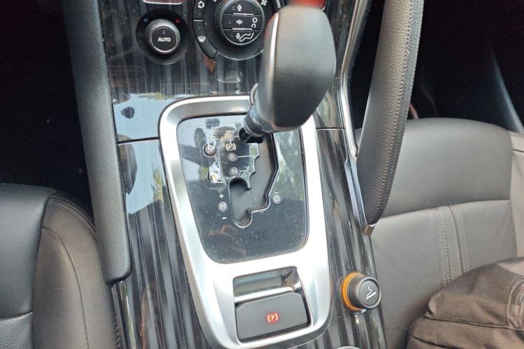 Used Peugeot 3008 2015 2.0L Automatic Trend Edition Gear Lever