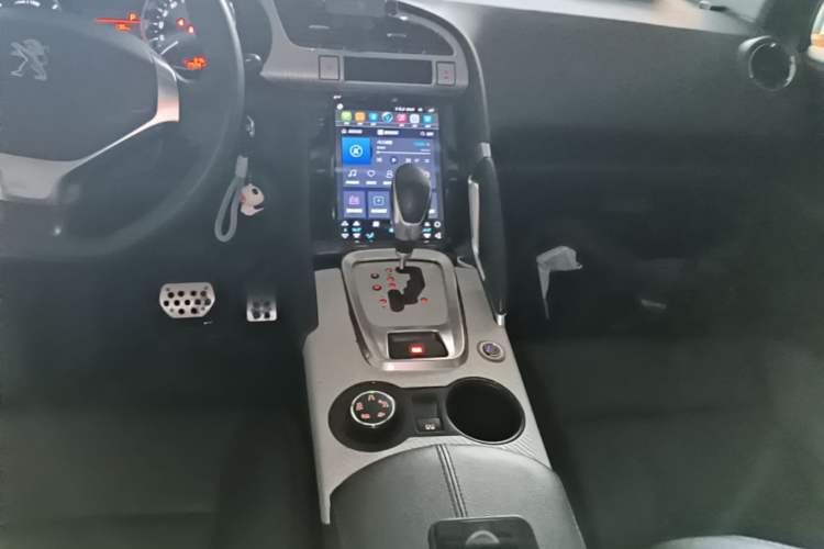 Used Peugeot 3008 2015 1.6THP Automatic Classic Edition Gear Lever