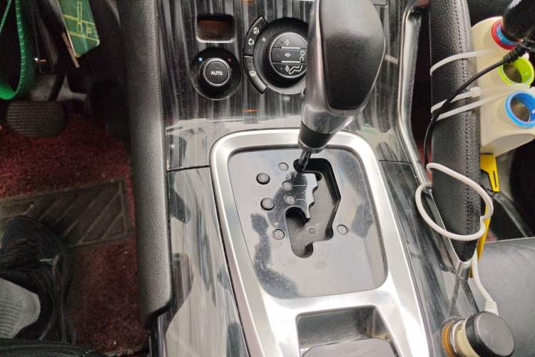 Used Peugeot 3008 2015 2.0L Automatic Trend Edition Gear Lever