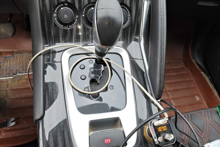 Used Peugeot 3008 2015 2.0L Automatic Classic Edition Gear Lever