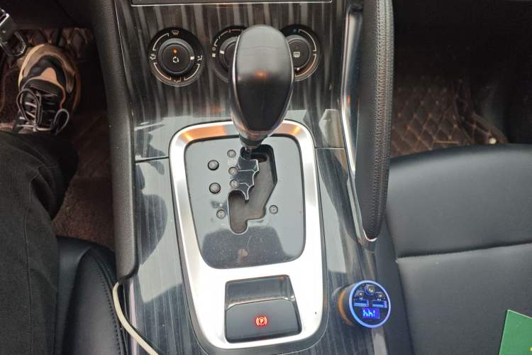 Used Peugeot 3008 2015 2.0L Automatic Classic Edition Gear Lever