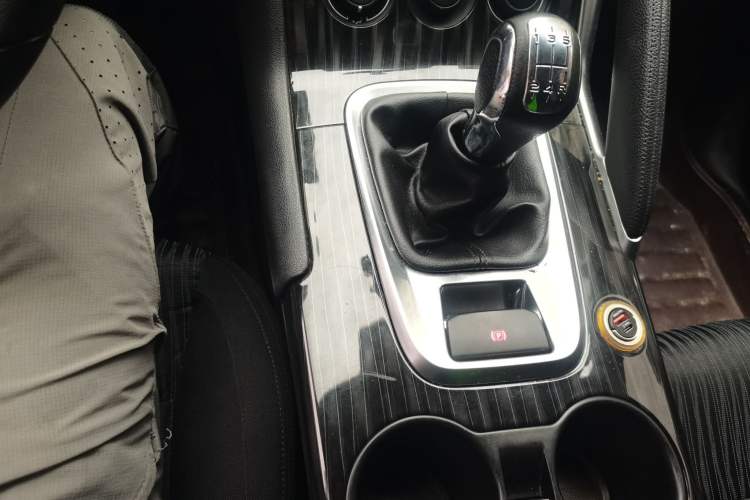 Used Peugeot 3008 2015 2.0L Manual Classic Edition Gear Lever