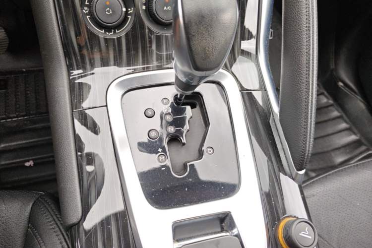 Used Peugeot 3008 2015 2.0L Automatic Classic Edition Gear Lever